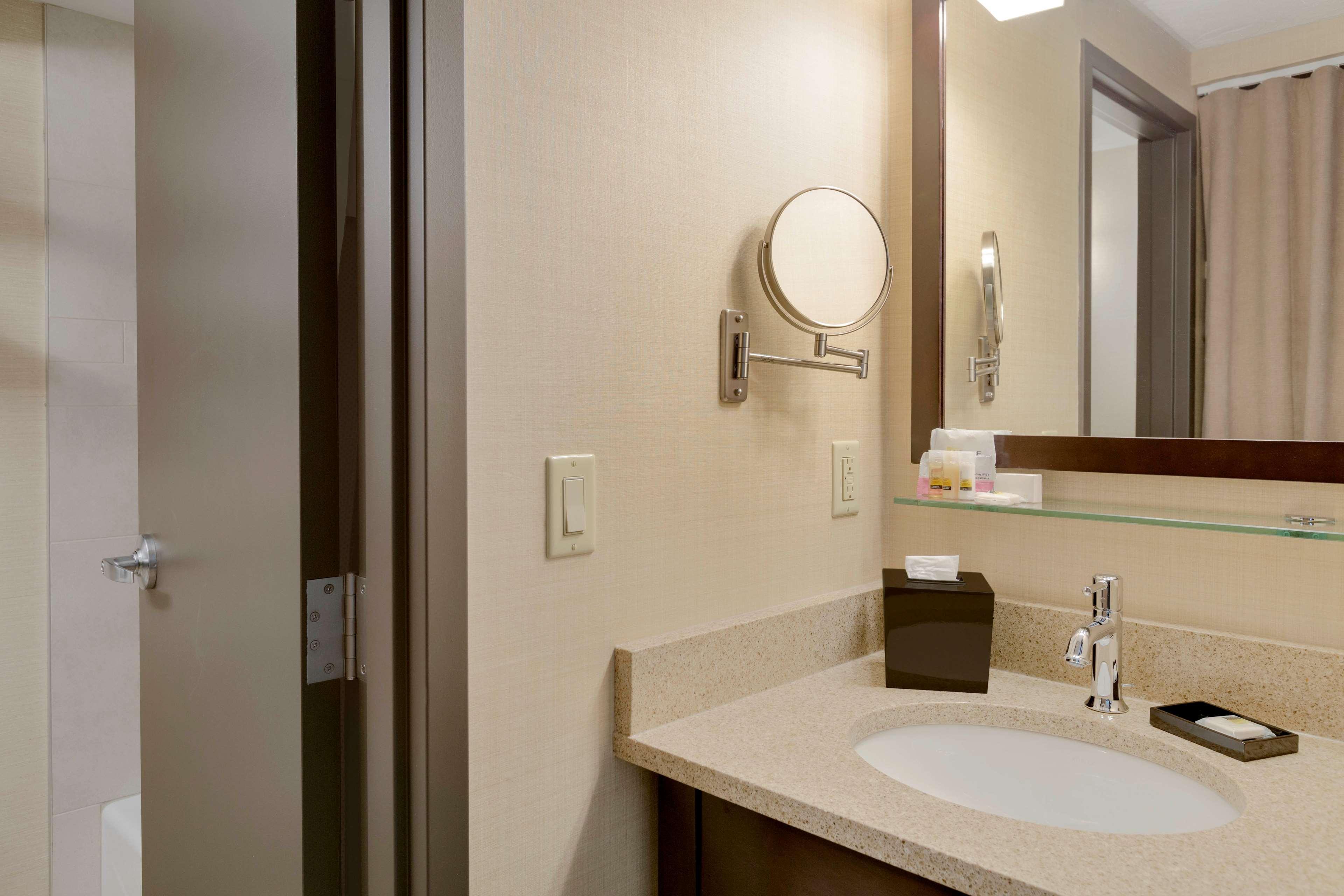 Best Western Plus Edmonton Airport Hotel Leduc Extérieur photo