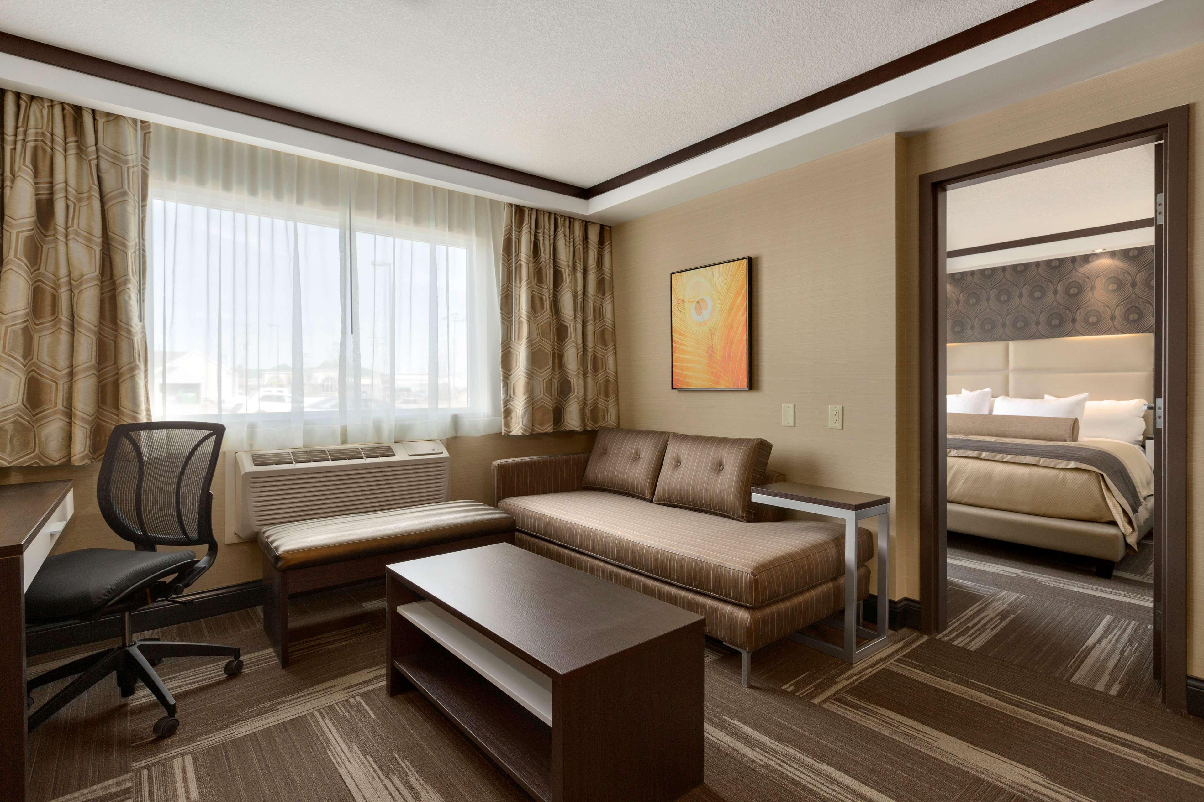 Best Western Plus Edmonton Airport Hotel Leduc Extérieur photo