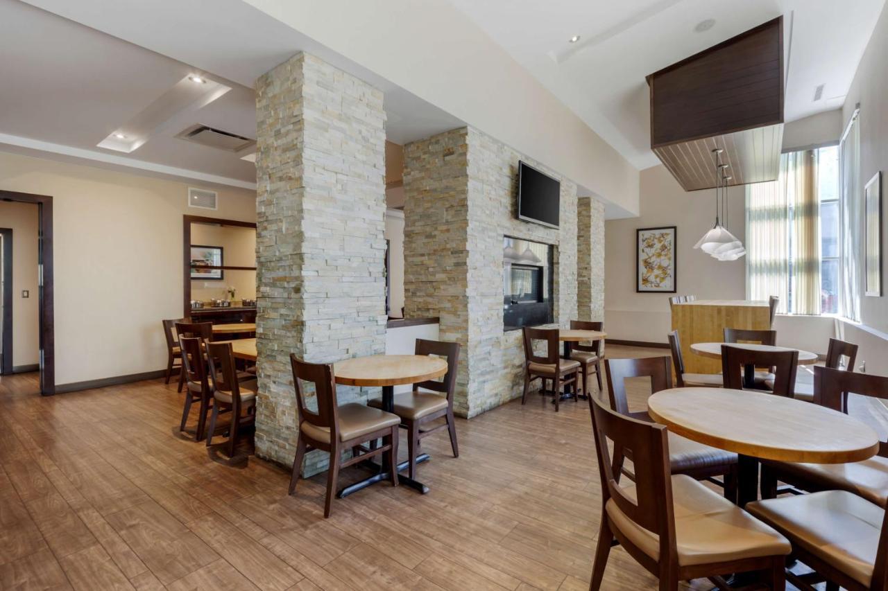 Best Western Plus Edmonton Airport Hotel Leduc Extérieur photo