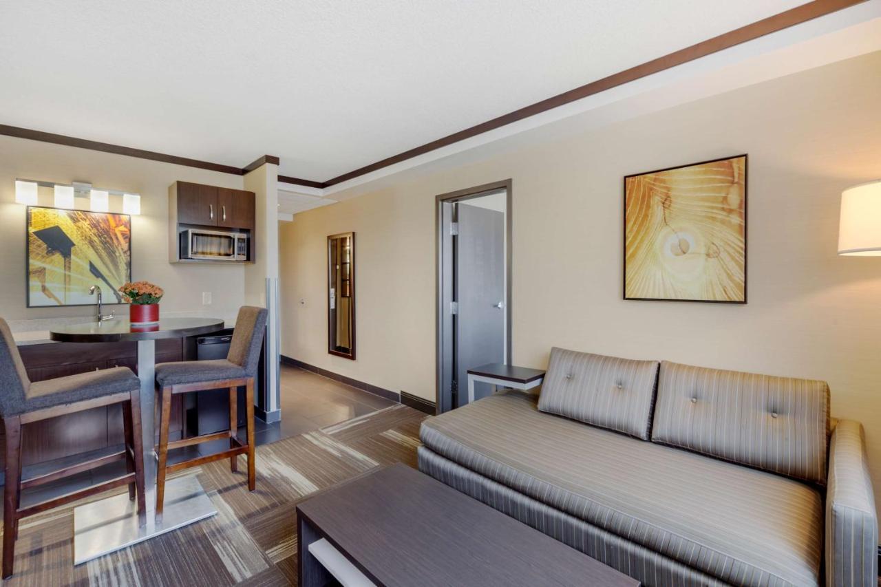 Best Western Plus Edmonton Airport Hotel Leduc Extérieur photo