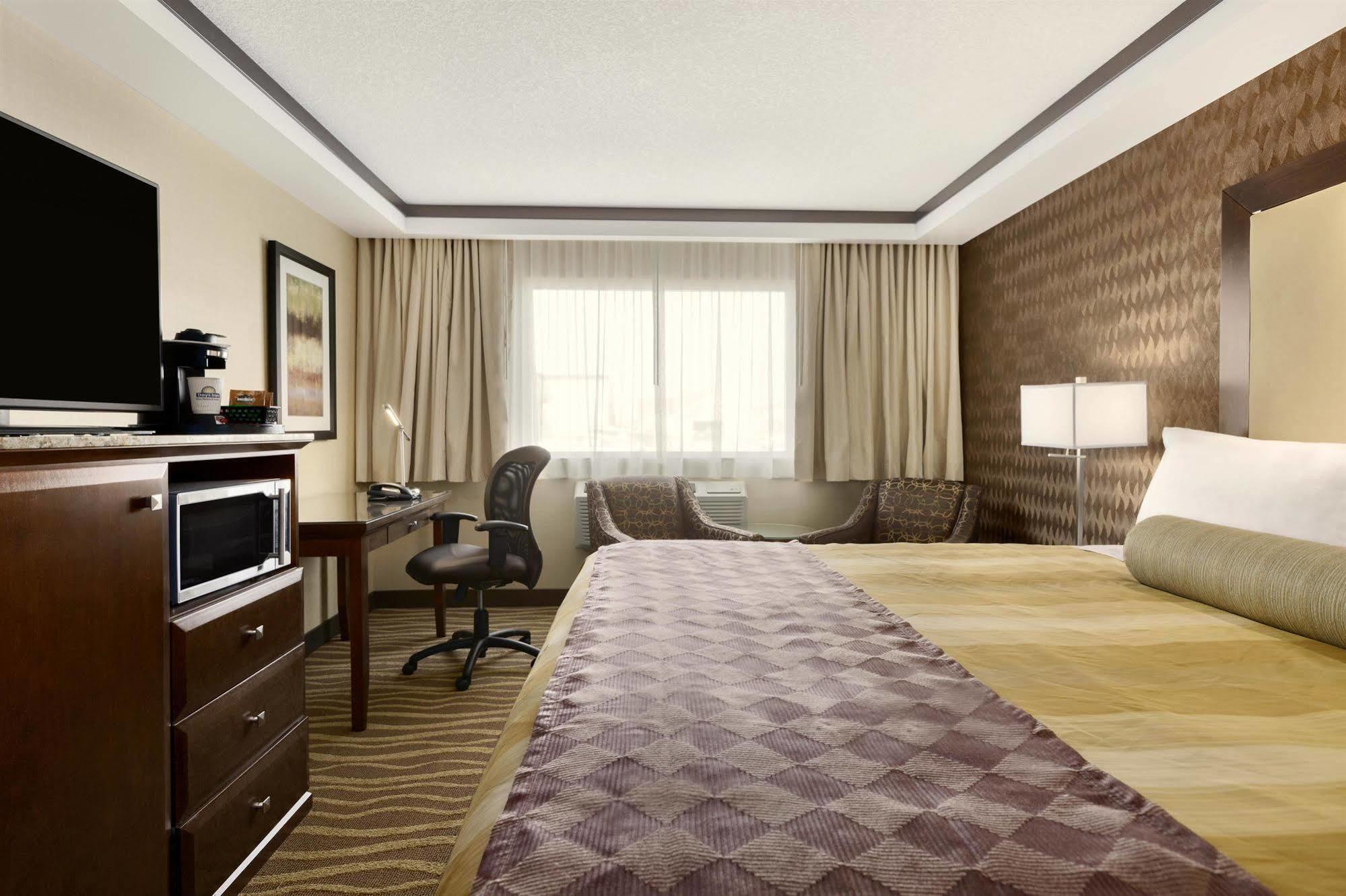 Best Western Plus Edmonton Airport Hotel Leduc Extérieur photo