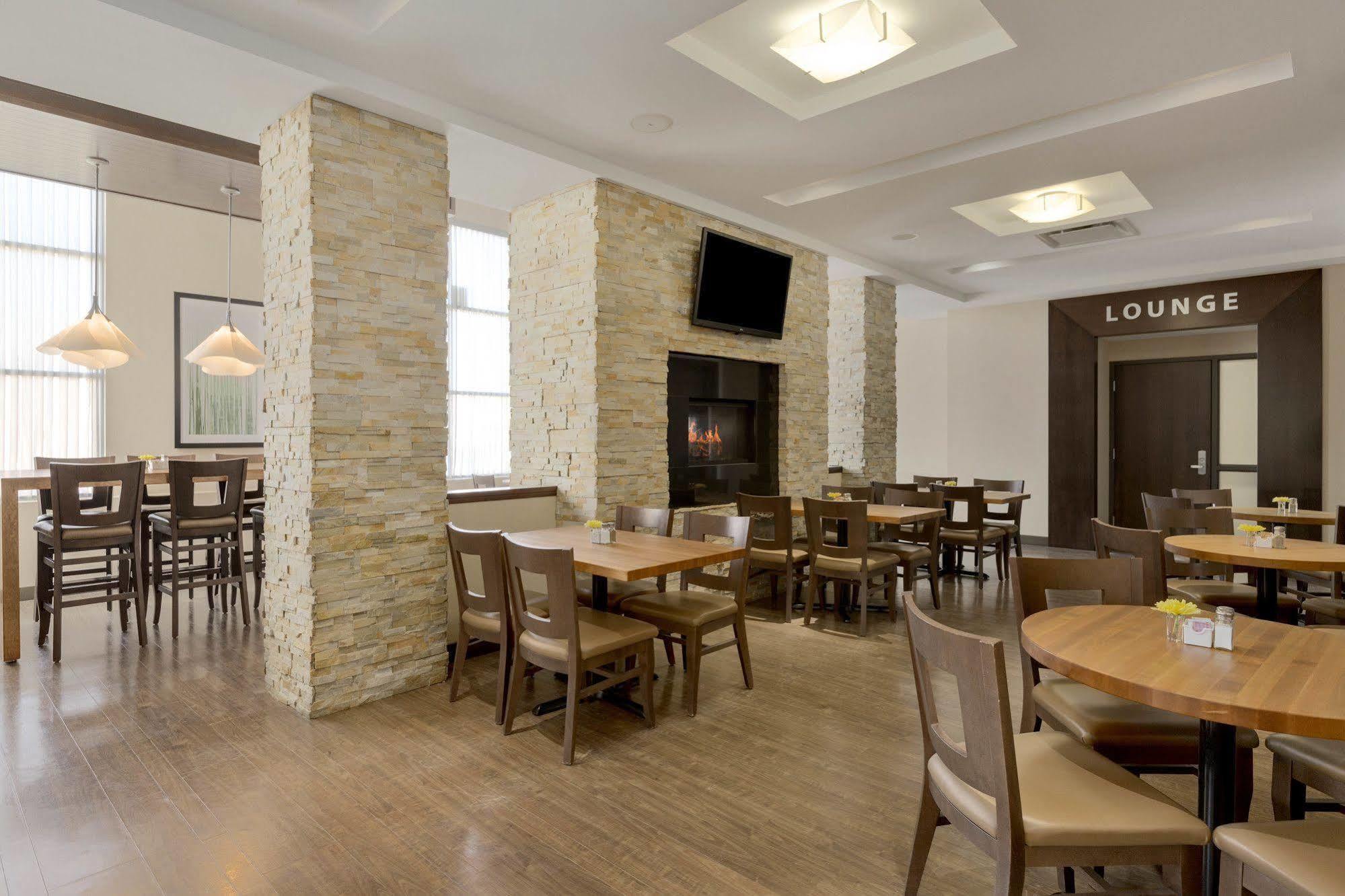 Best Western Plus Edmonton Airport Hotel Leduc Extérieur photo